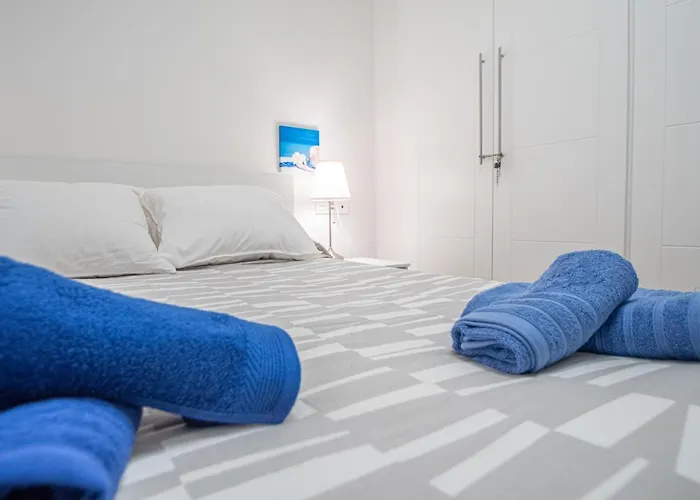 La Luna Nueva En Cádiz