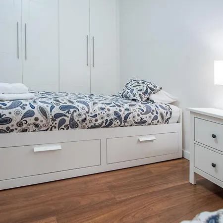 La Luna Nueva En カディス